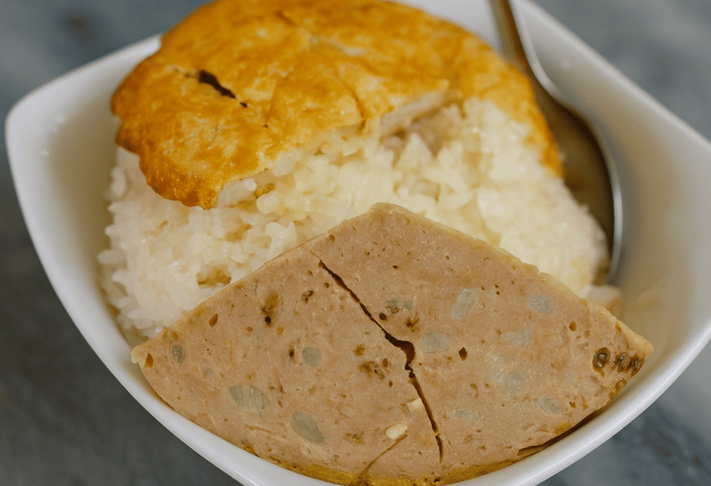 The renowned Xoi Yen restaurant serves sticky rice early morning to late night, making it a beloved spot in Hanoi&rsquo;s Old Quarter